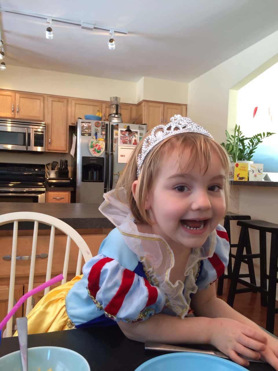 At lunch today, the girls all decided they wanted to try some of the lettuce from my mixed greens salad. Gwen, of course, liked all of it, including pieces with Greek dressing. Abby was amazed that she liked “the green kind (baby romaine), dry.” Josie was indifferent. She preferred her clementines and noodles. Abby insisted I take a picture to tell her Papa. This was a momentous occasion!