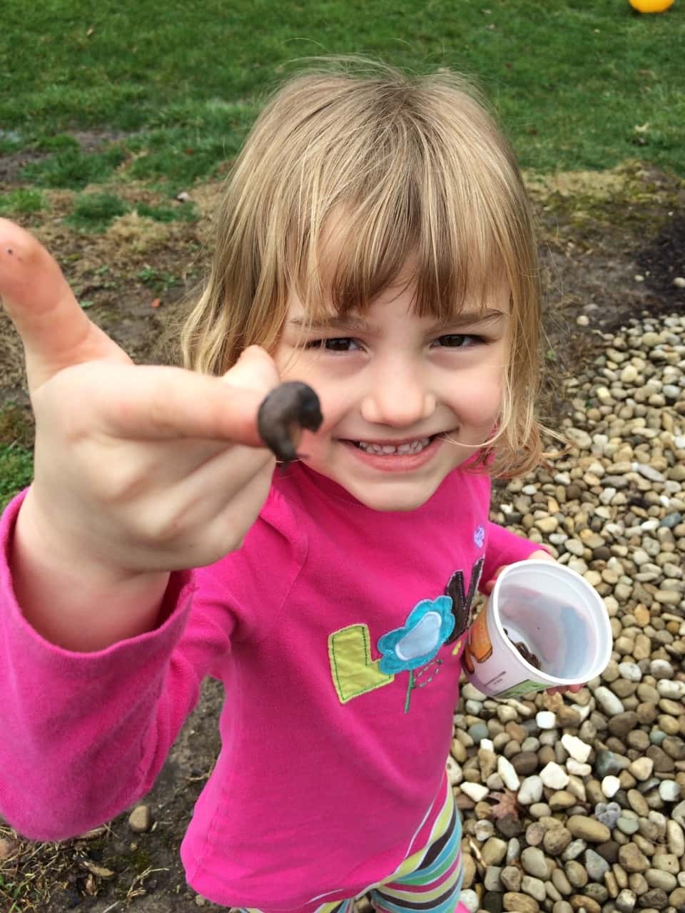 She likes princesses, but she’s also not afraid to get her hands dirty by collecting worms and slugs after a good rain. “Here’s one Abby,” shouted her helpers. They were a little bit worried about touching the slimy creatures.