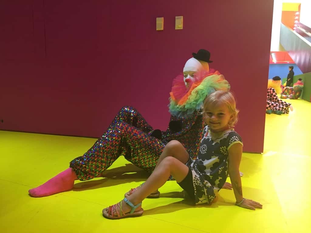 Girl date #7: more art and a guy wearing lipstick (said a laughing Gwen)