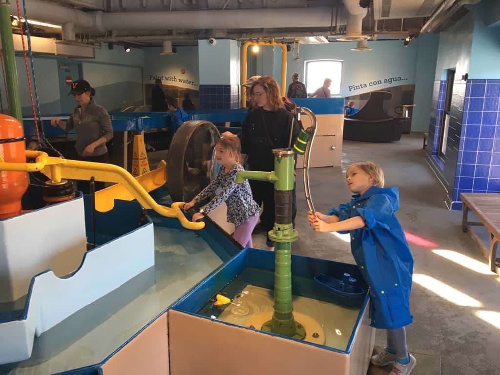 I think we now understand why Clara likes Chicago so much. Day 2 was loads of fun! We loved the highly interactive Chicago Children’s Museum!